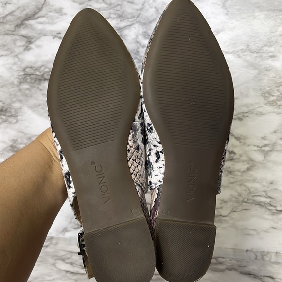 Women's Vionic Jade Flat Slingback Silver Boa Metallic Leather 8 - Picture 11 of 13